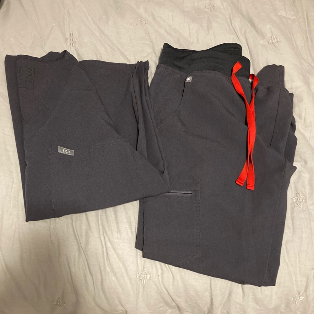 Figs charcoal scrubs